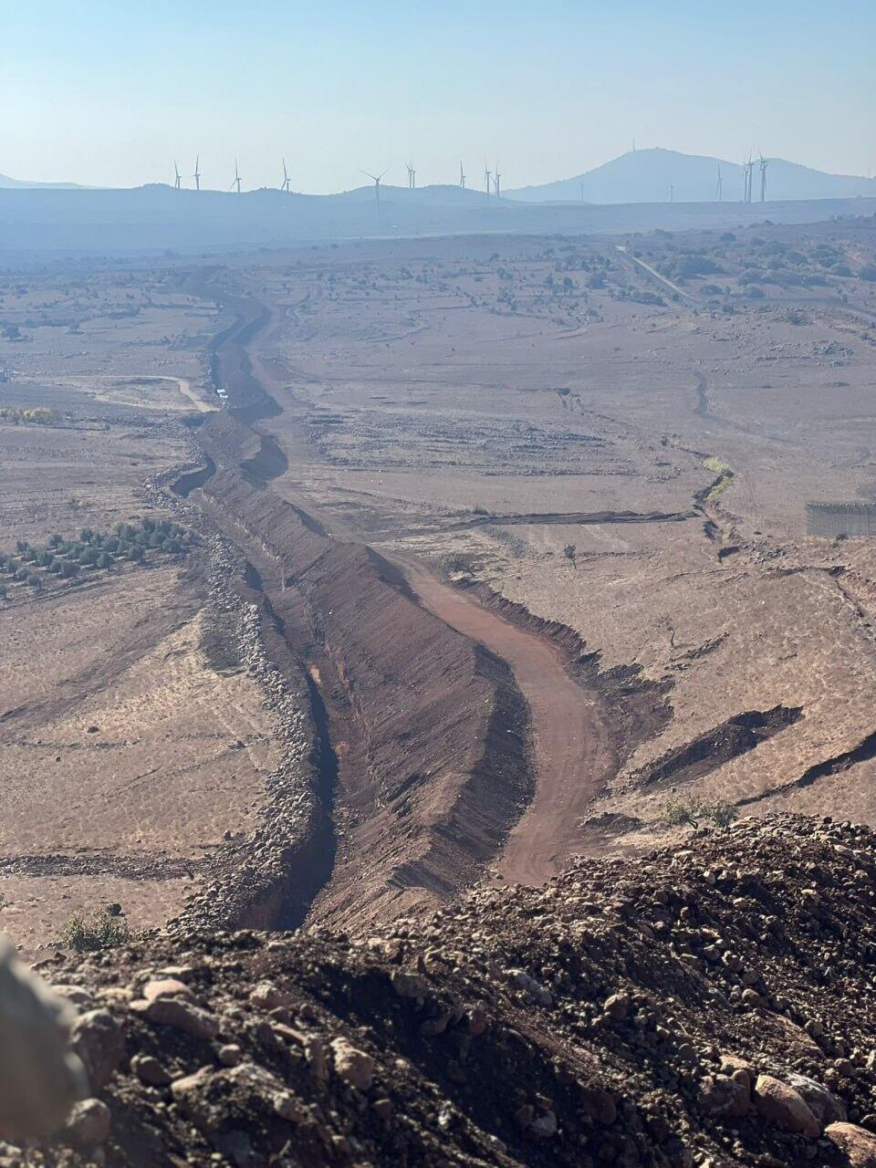 תמונות מבניית המכשול בגבול הגולן הסורי
