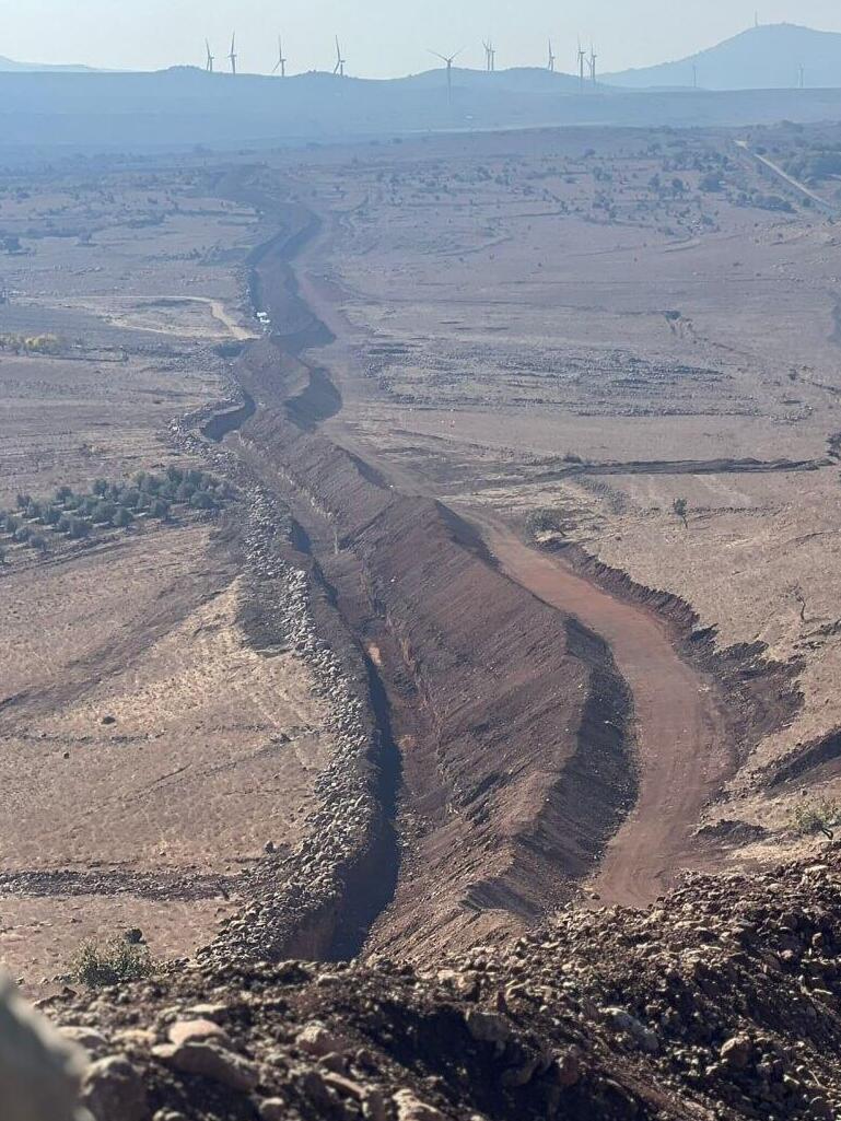 תמונות מבניית המכשול בגבול הגולן הסורי