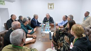 ראש הממשלה בנימין נתניהו נפגש עם משפחות חטופים