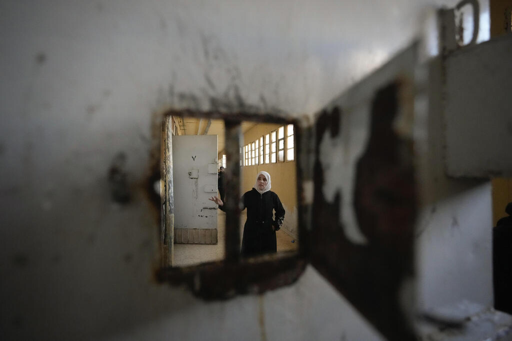 A prison cell in the infamous Sednaya prison, where many regime dissidents were tortured and murdered (Photo: AP Photo/Hussein Malla) סוריה כלא סיידנאיא