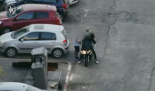 תיעוד מפעילות סוכן סמוי שהביא להפללתם ומעצרם של 25 חשודים בסחר והחזקת שסמים מסוכנים