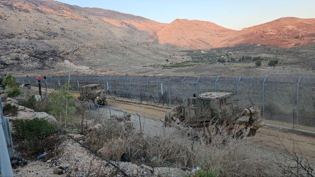דחפורי צה"ל בגדר המערכת ליד מג'דל שמס והמוצב בעמק הבכא שאוייש ע"י הצנחנים
