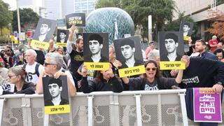 הפגנת תמיכה מחוץ לבית המשפט