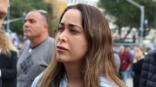 הפגנת תמיכה מחוץ לבית המשפט