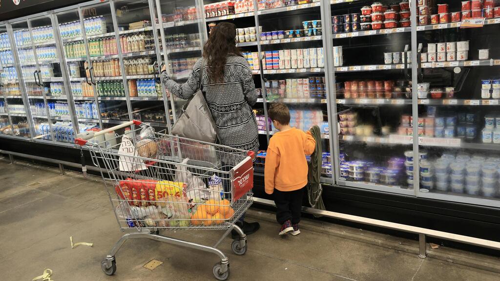 Grocery shopping (Photo: Elad Gershgoren) קניות בסופר