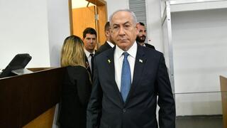 רה"מ בנימין נתניהו נכנס לאולם הדיונים על מנת לתת עדות תיקי אלפים