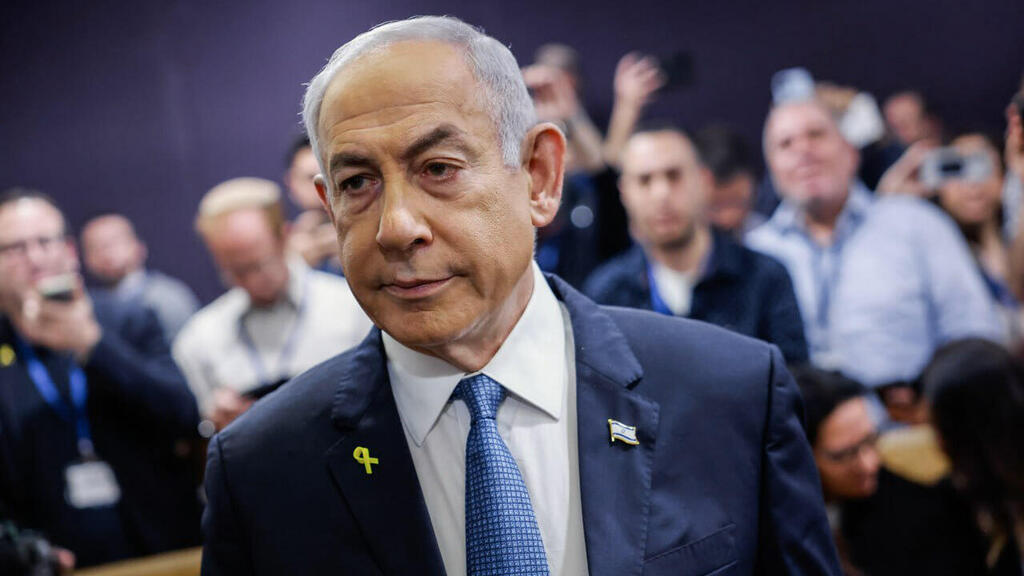 רה"מ בנימין נתניהו נכנס לאולם הדיונים על מנת לתת עדות תיקי אלפים
