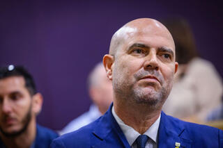 רה"מ בנימין נתניהו נכנס לאולם הדיונים על מנת לתת עדות תיקי אלפים
