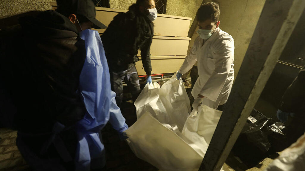 שקי גופות שעברו עינויים בית חולים בפרברי דמשק סוריה