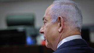 רה"מ בנימין נתניהו נכנס לאולם הדיונים על מנת לתת עדות תיקי אלפים