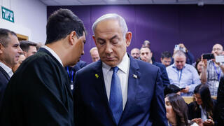 רה"מ בנימין נתניהו נכנס לאולם הדיונים על מנת לתת עדות תיקי אלפים