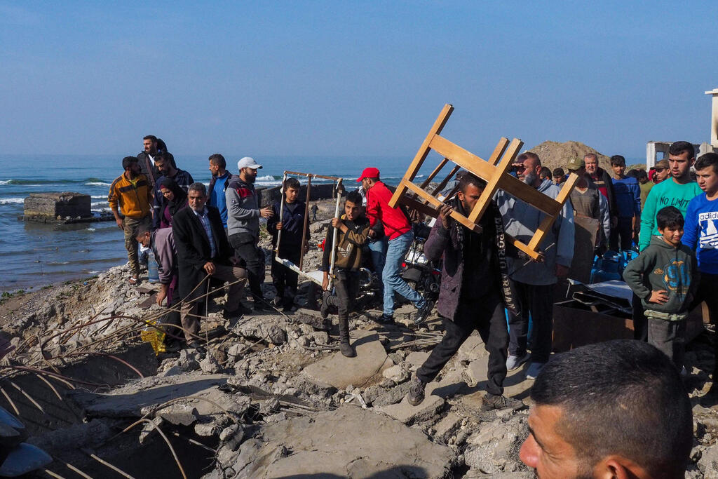 Syrian refugees who were living in Lebanon, cross the destroyed border between the two countries in Al-Arida on December 9, 2024, to return to their homeland 