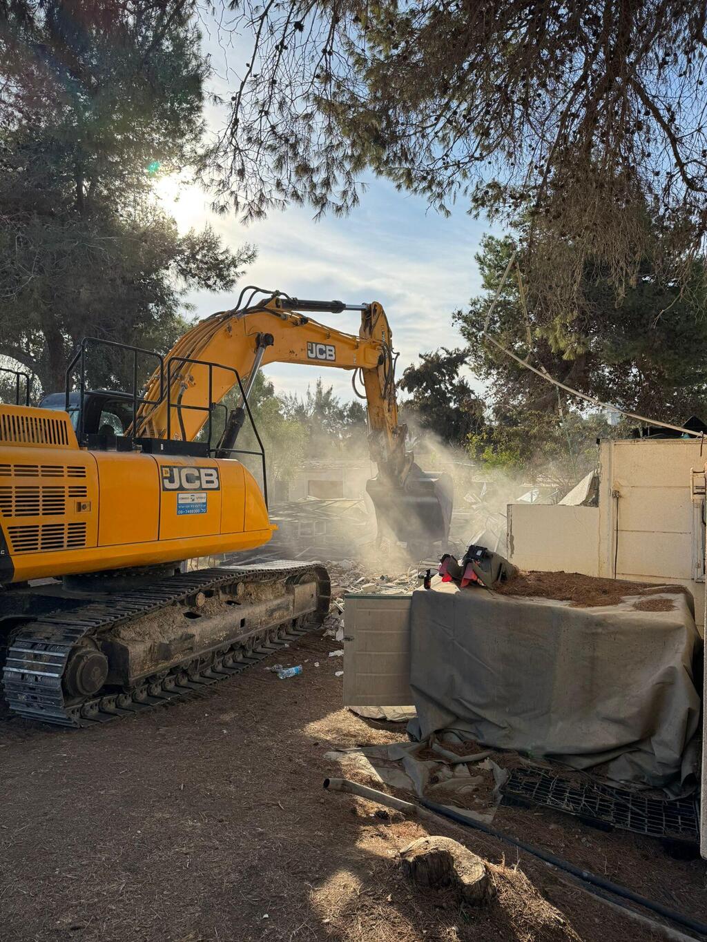 ביצוע עבודות ההריסה בכפר עזה