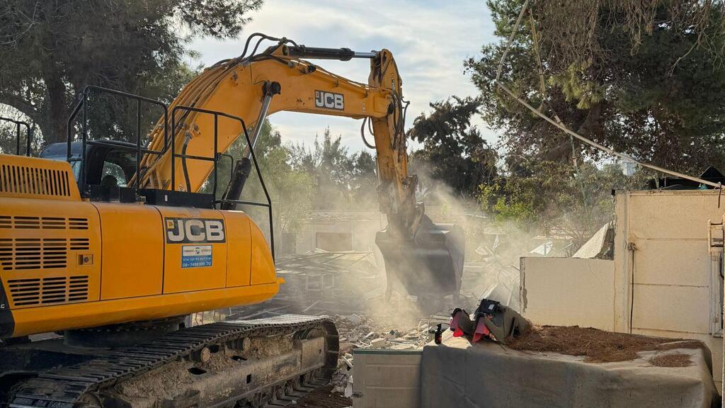 ביצוע עבודות ההריסה בכפר עזה