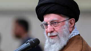 עלי חמינאי, מנהיגה העליון של איראן, בנאום: "אין ספק שמה שהתרחש בסוריה תוכנן בחדר הפיקוד האמריקני והישראלי"