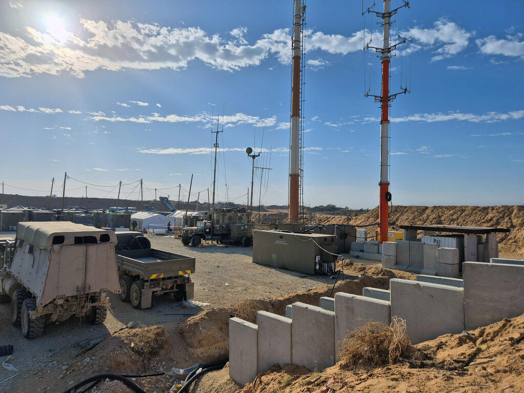 IDF structures in the Netzarim Corridor in Gaza 