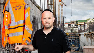 יקי לייסנר, מנכ"ל חברת רייסדור על רקע אתר בנייה בירושלים