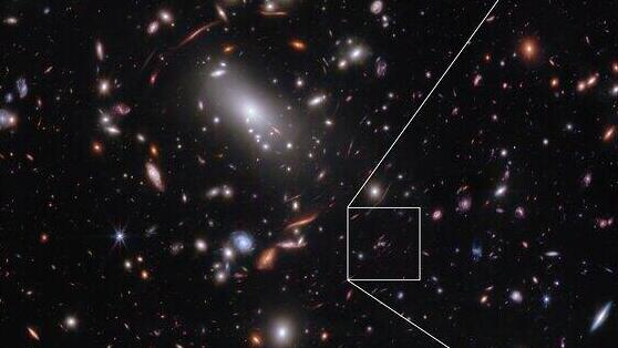 גלקסיית "נצנוץ הגחלילית" ושתי הגלקסיות השכנות שלה