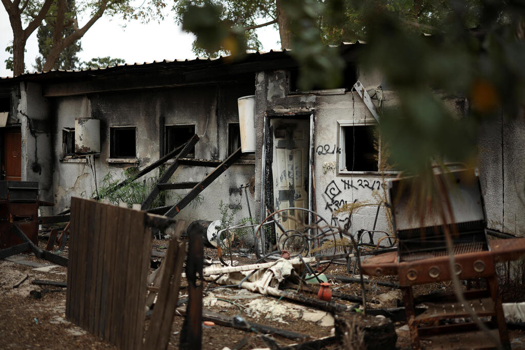 Kibbutz Nir Oz (Photo: REUTERS/Stoyan Nenov) טקס פרידה והריסה שמסמל את תחילת ההקמה מחדש של קיבוץ ניר עוז