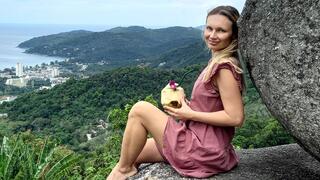 אליה וינברג - מכירה כל פינה בתאילנד