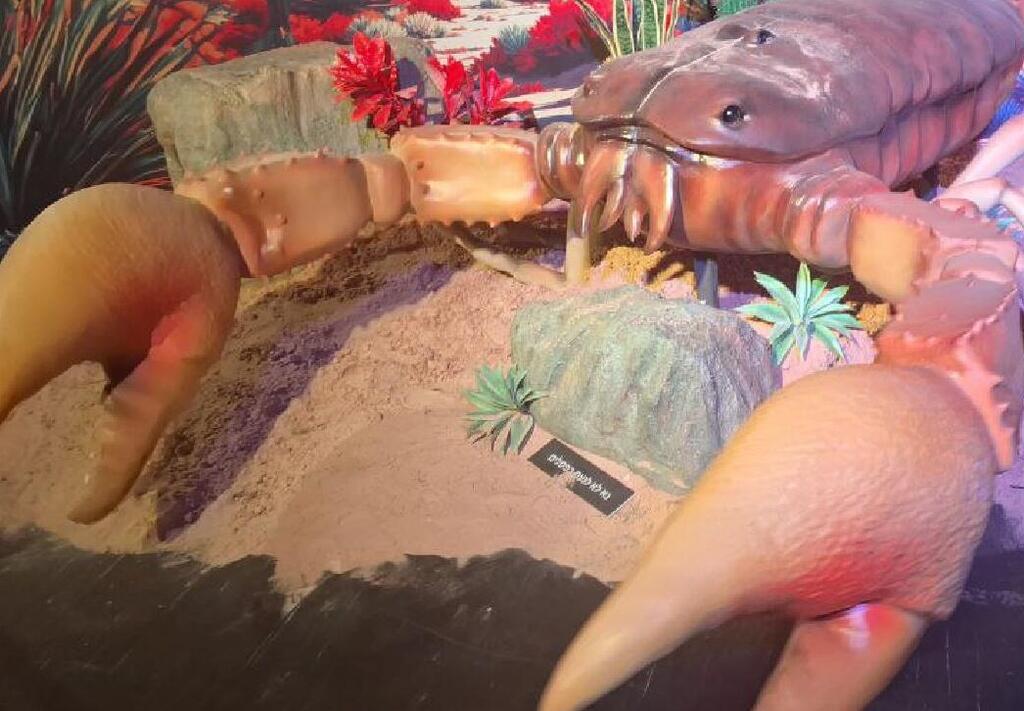 Скорпион, богомол, жук и божья коровка 