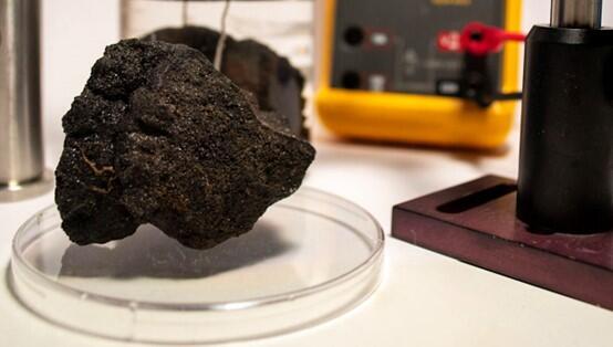 Laboratory experiments simulating deep-ocean conditions confirmed that dissolved oxygen levels increased in the presence of the nodules. Polymetallic nodules from the ocean floor in a laboratory 