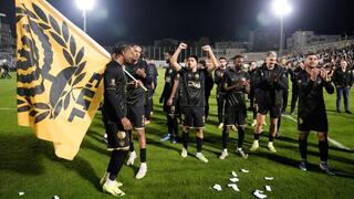 שחקני בית"ר ירושלים חוגגים לאחר הניצחון על אשדוד