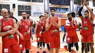 שחקני הפועל תל אביב חוגגים