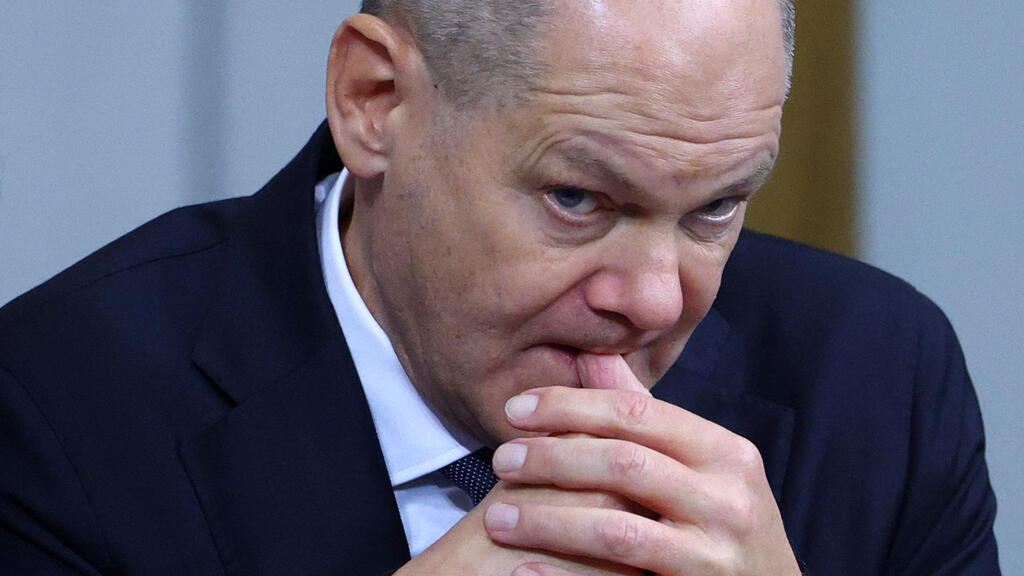 אולף שולץ דיון בפרלמנט בונדסטאג גרמניה לקראת הצבעת אי-אמון בממשלתו