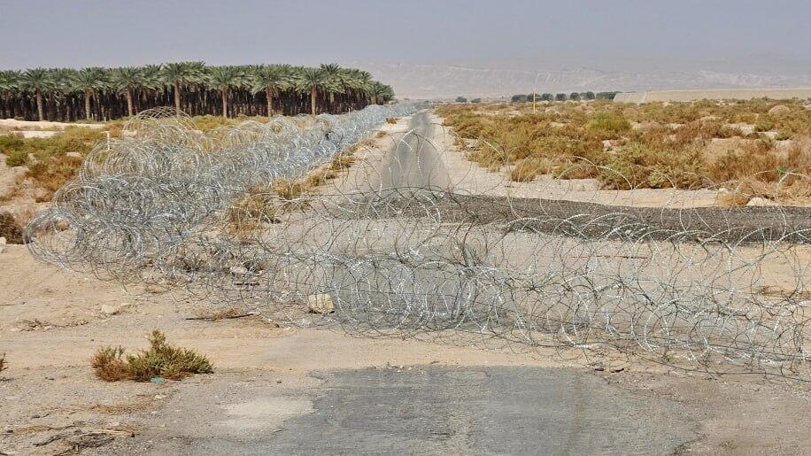 גדר התיל שהוצבה במושב פארן