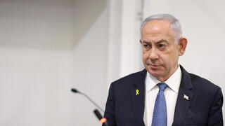 רה"מ בנימין נתניהו נכנס לאולם הדיונים על מנת לתת עדות תיקי אלפים