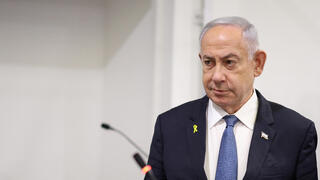 רה"מ בנימין נתניהו נכנס לאולם הדיונים על מנת לתת עדות תיקי אלפים