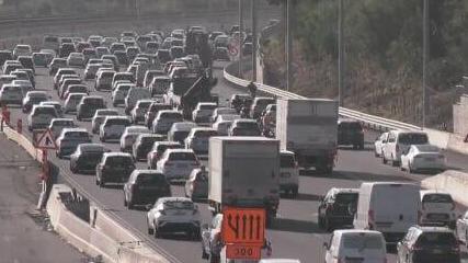 פקק באיילון עקב מציאת רימון בכביש