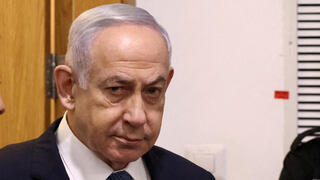 רה"מ בנימין נתניהו נכנס לאולם הדיונים על מנת לתת עדות תיקי אלפים