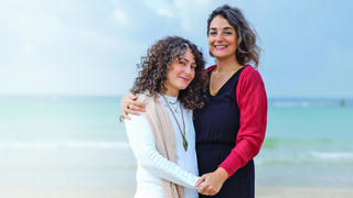 חני גולד (מימין) וקרן-אור לוי