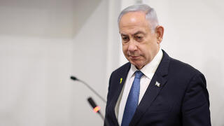 רה"מ בנימין נתניהו נכנס לאולם הדיונים על מנת לתת עדות תיקי אלפים