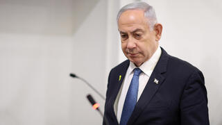 רה"מ בנימין נתניהו נכנס לאולם הדיונים על מנת לתת עדות תיקי אלפים
