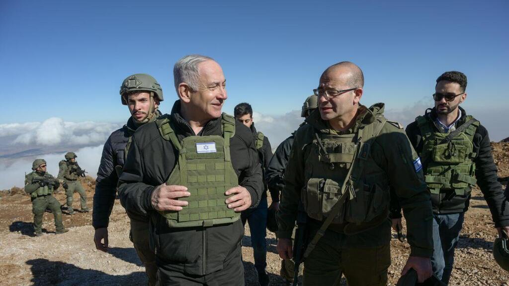 Prime Minister Netanyahu at the Syrian border (Photo: Maayan Toaf) ראש הממשלה בנימין נתניהו ערך חיתוך-מצב בשיא החרמון, יחד עם שר הביטחון ישראל כ״ץ, הרמטכ״ל רא״ל הרצי הלוי, מפקד פיקוד צפון אלוף אורי גורדין וראש השב״כ רונן בר