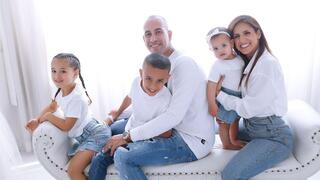 סא"ל מידן ישראל ז"ל עם רעייתו מורן ושלושת ילדיהם, ליאב, אלין והילי