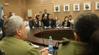 נציג צה"ל תא"ל במיל' משה שנייד בועדת החוץ והביטחון - הצעת חוק מסירת מידע סודי לראש הממשלה ולשרים (פרשת הדלפת המסמכים)