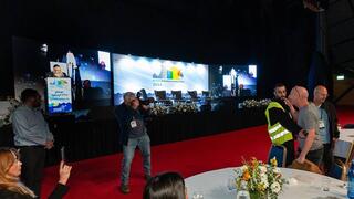 קריאות כנגד השר יצחק גולדקנופף במהלך נאומו 