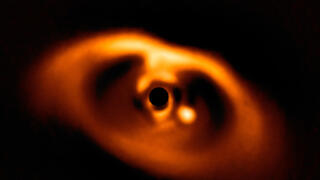 תיעוד הדיסקה PDS 70, עם כוכב הלכת PDS 70b (נקודה בהירה מימין)