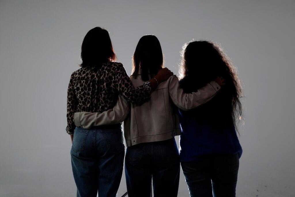 'It’s like teaching him to walk again'; from left: Naomi, Nurit and Liat (Photo: Ryan Frois) עדויות אמהות לחיילים עם פוסט טראומה