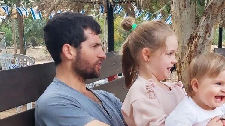 אביטל אשתו ובנותיו של שגיא דקל חן בר גלי ושחר מחכות שישוב הביתה 