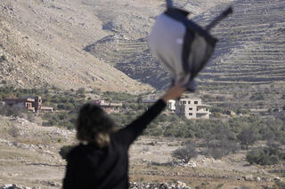Salma Safadi waves to her sister, Sawsan 