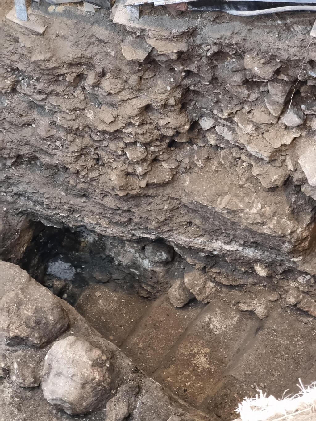 מקווה הטהרה שנחשף לא רחוק מהר הבית