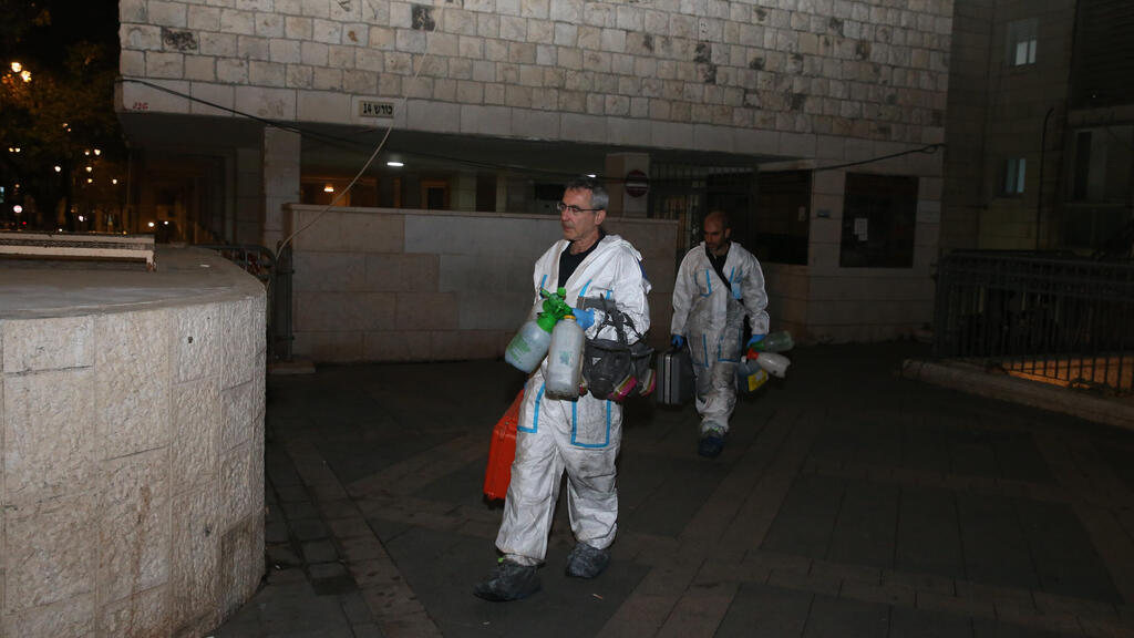 זירת הדירה בה נדקרה אישה מבוגרת בירושלים