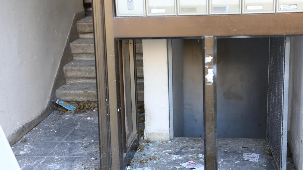 זירת נפילת הטיל החות'י בשדרות הבעש"ט ביפו, תל אביב