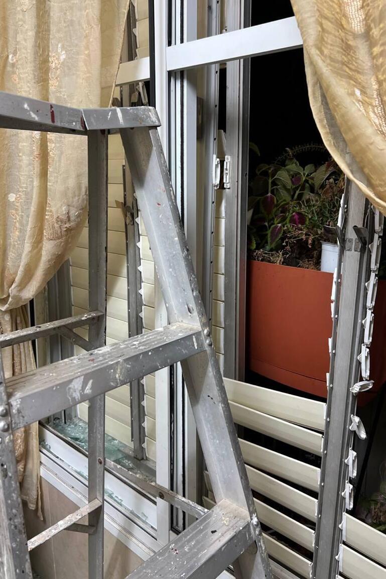 הנזק בתל אביב יפו  מהטיל החות'י 