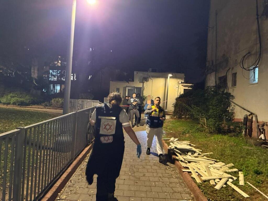זירת נפילת הטיל החות'י בתל אביב יפו 